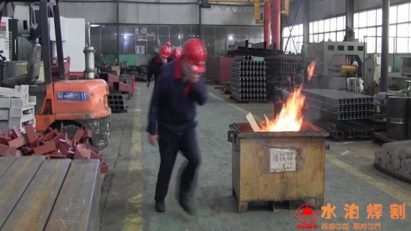 火警警鈴發(fā)出，拉響滅火救援演練序幕